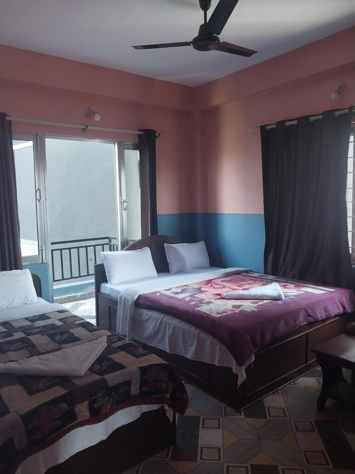 Krishna Inn Похара Екстериор снимка